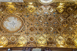Galleria dorata, la decorazione a stucco dorato