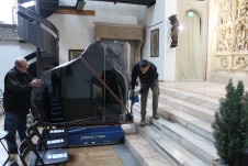Il trasporto del pianoforte per il concerto del 19 ottobre 2014 alla Casa Museo Lodovico Pogliaghi