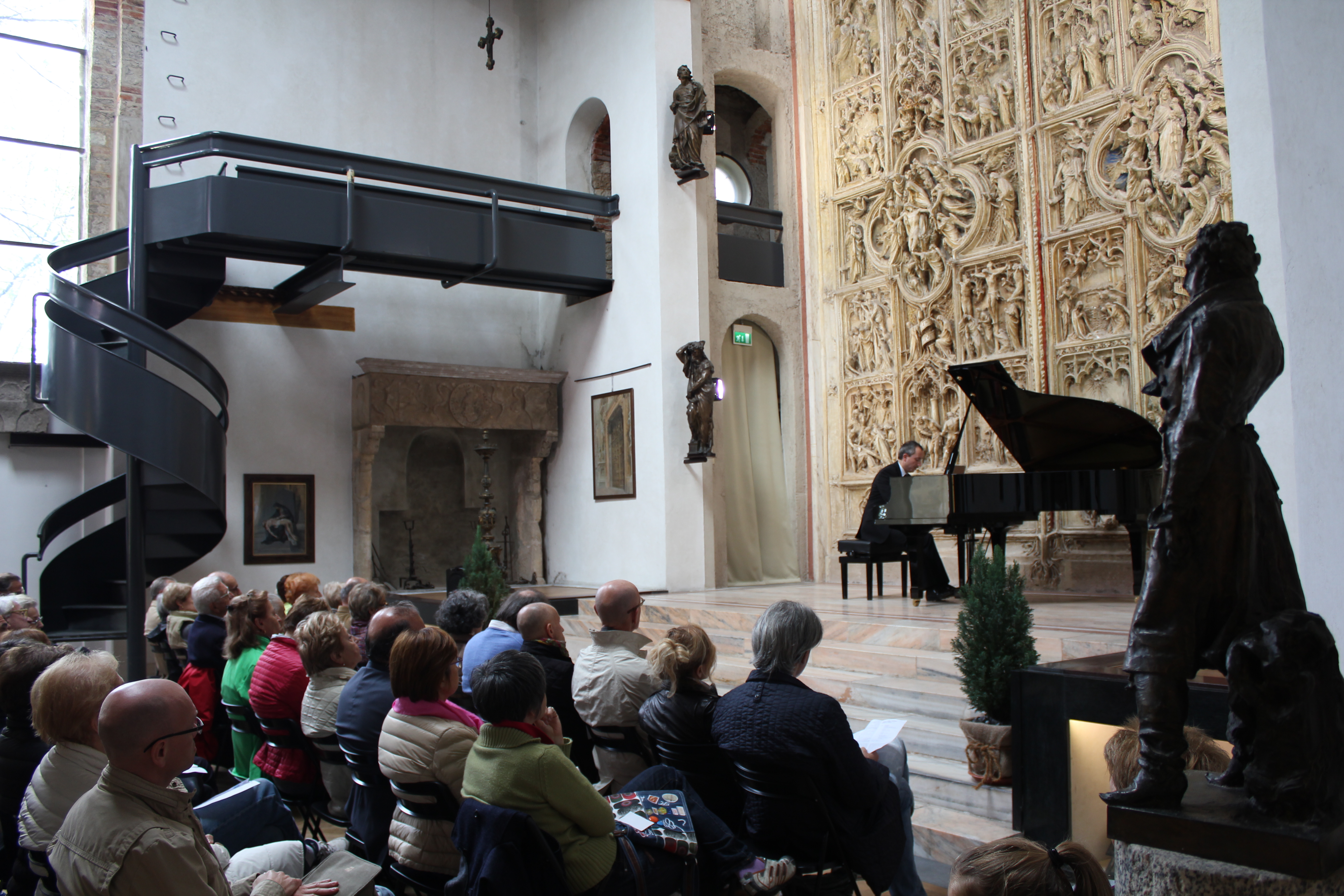 Luca Trabucco al pianoforte