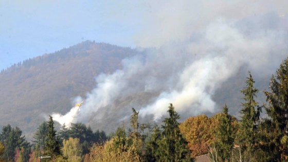 Incendio al Campo dei Fiori (foto: milano.repubblica.it)